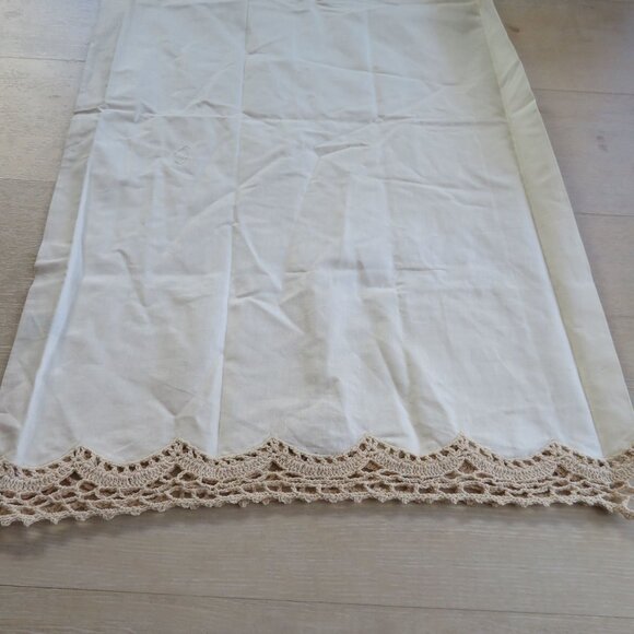 1 Vintage Beige Cotton Pillowcase Crochet Lace Trim Standard 20x31 NEW - Picture 6 of 9